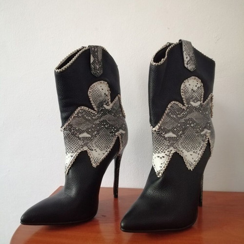 Women's boots size 36 with snake print and crystals, high stiletto heel