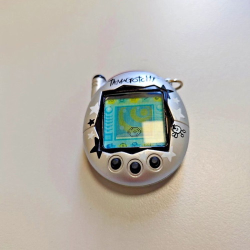 Tamagotchi Connection V3 Silver Star 2004 like new