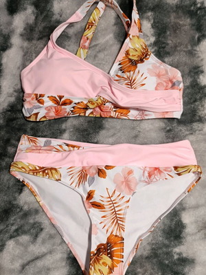 Bikini new, pink white floral, size M-L, removable pads, no underwire