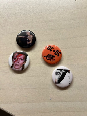 Pins new, set of 4, black