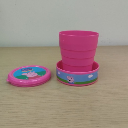 Food container and plastic cup like new with princess and Peppa themes