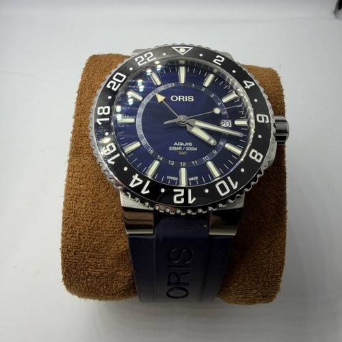 Oris Aquis GMT watch like new with bracelet and rubber strap