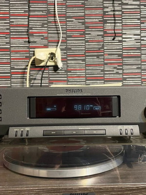Philips FT 920 stereo tuner like new