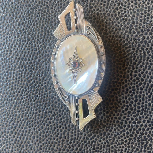 Pin with small amethyst stone, like new, 9cm length