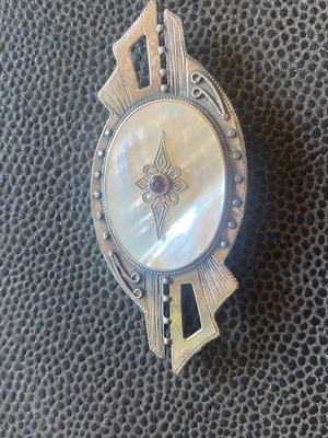 Pin with small amethyst stone, like new, 9cm length