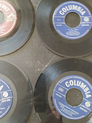 Set of 7 used 45 RPM traditional Greek records