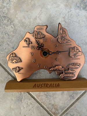 Bronze Australia-shaped clock
