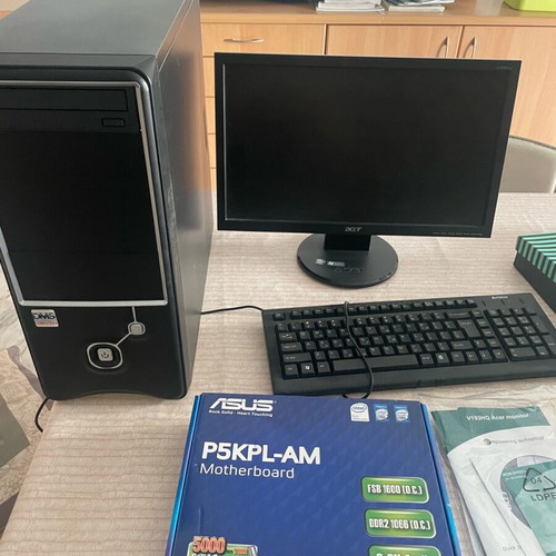 Pc DMS and monitor like new without keyboard