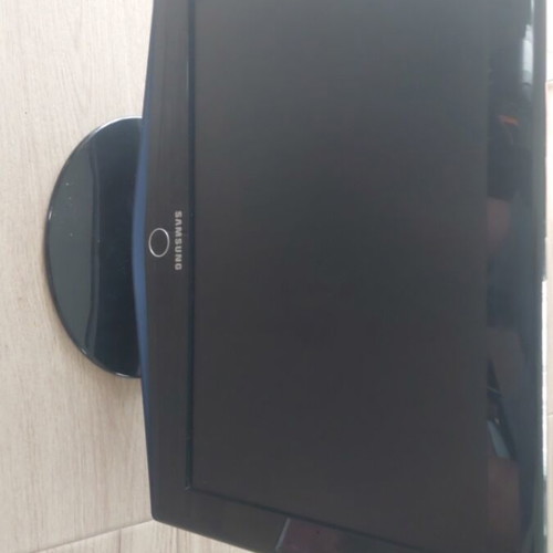 Samsung LE19R71B TV used, 19 inches, HDMI to AV converter included