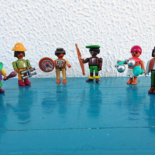 Playmobil Kinder Surprise set of 8 collectible vintage figures like new