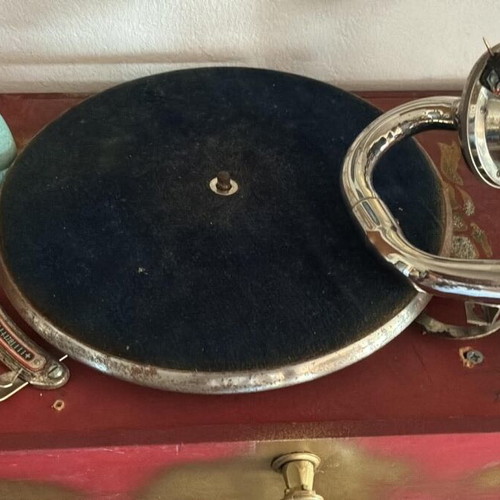 Vintage Radiola Gramophone used with wooden cabinet and spare needles
