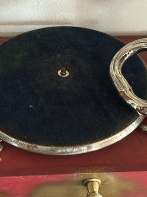 Vintage γραμμόφωνο Radiola μεταχειρισμένο με ξύλινο ντουλάπι και ανταλλακτικές βελόνες