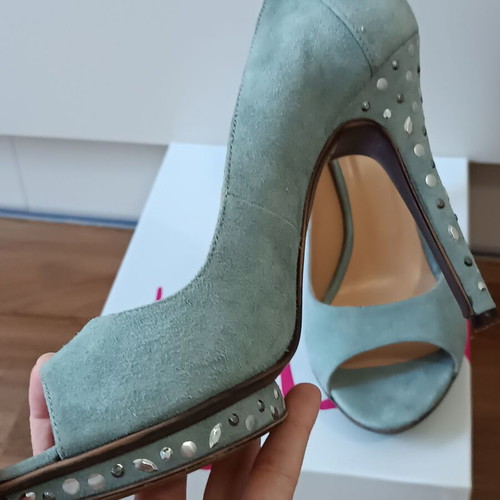 Peep Toe Nolita Pumps Size 39 like new, suede green with silver