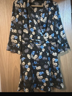 Zara dress size S with blue and beige flowers, 3/4 sleeve like new