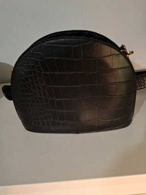 Black bag with detachable strap