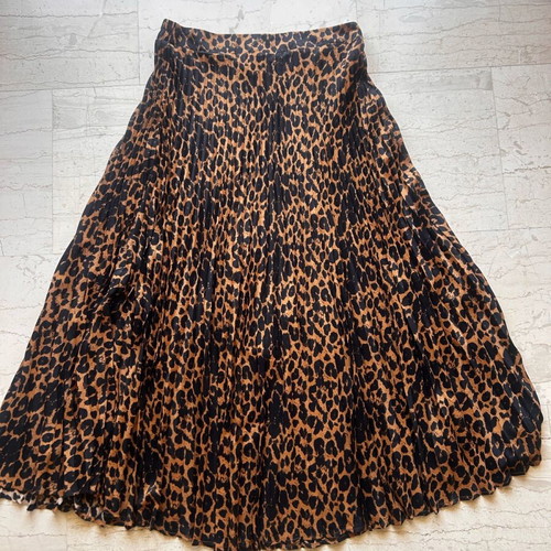 Pleated leopard skirt used, size large, Pink Woman