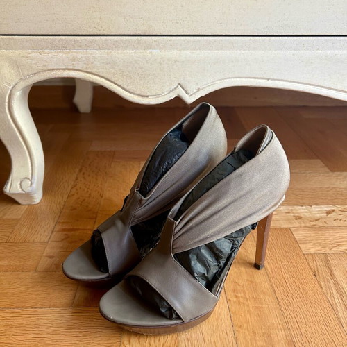 Fendi sandals like new, khaki, size 38