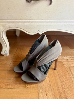 Fendi sandals like new, khaki, size 38