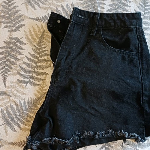 Black Shein women's short shorts like new, size L
