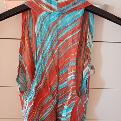 Attr@ttivo top with belt like new, multicolor, size small