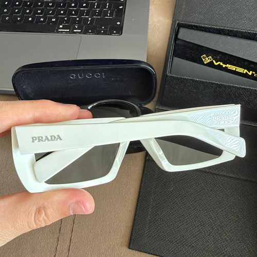 Prada and Gucci sunglasses set used