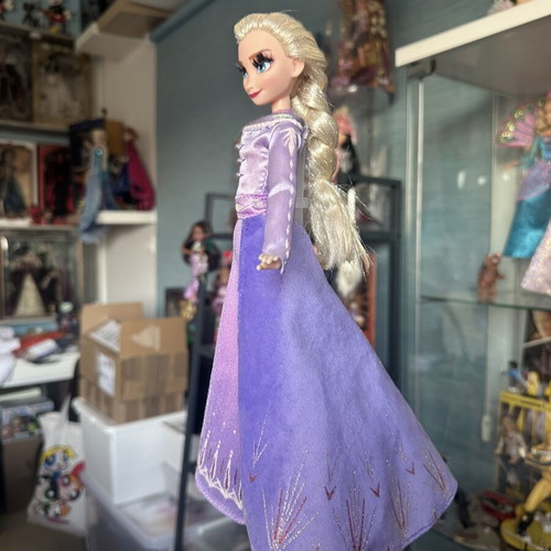 Frozen 2 Deluxe Elsa and Anna Dolls