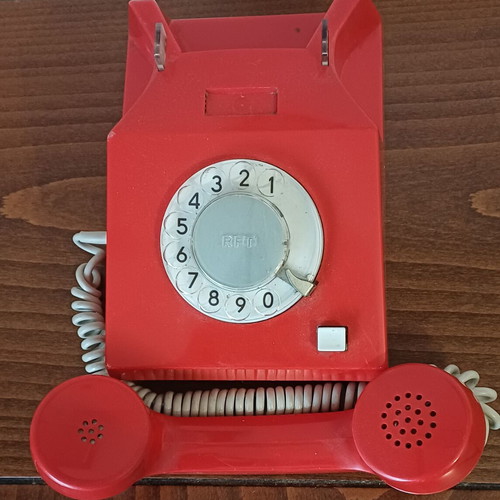 Vintage RFT 1978 telephone used, red, wired