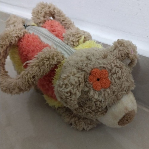 Dog-shaped bag used with a mark on the nose