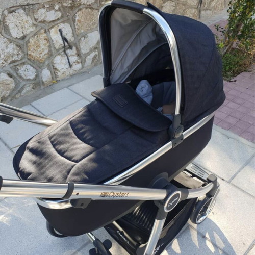 Oyster 3-in-1 stroller like new with car seat, bath tub, and high chair