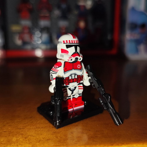 Coruscant Assault Trooper Lego minifigure with base and two blasters