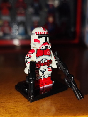 Coruscant Assault Trooper φιγούρα Lego με βάση και δύο blasters