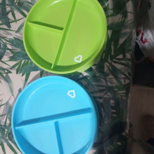Munchkin baby plates with compartments like new