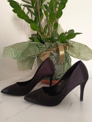 Alta Moda satin pumps with comfortable heel, size 39, black