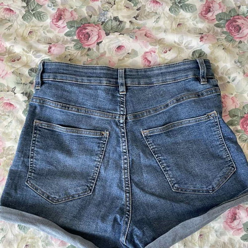 H&M shorts medium blue like new