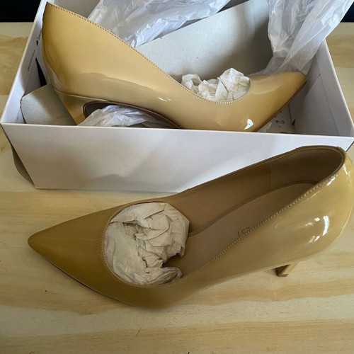 Nine West beige patent leather pumps new, high heel, size 38.5