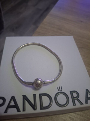 Pandora bracelet 18.5 cm with round clasp, like new, silver