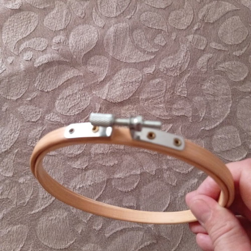 Wooden embroidery hoop 13 cm diameter, new