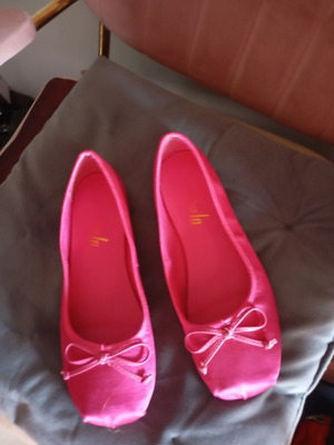Ballerinas like new, silk quality, size 37, red and pink