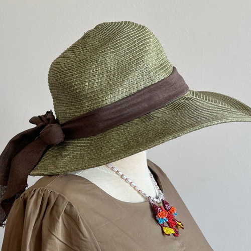 Charming hat with brown ribbon size 57 like new, 100% paper