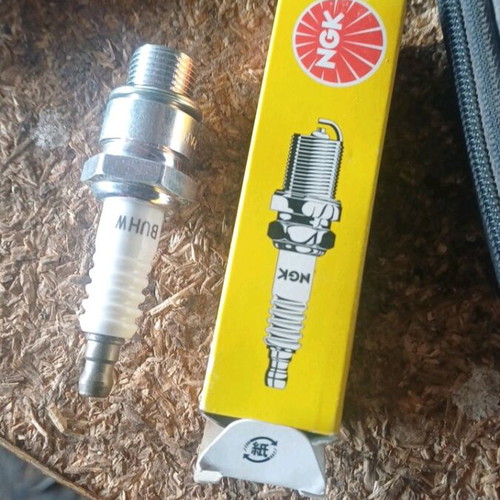 BUHW spark plug new