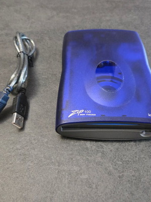 Iomega Zip 100 USB external Zip drive Z100USBS used