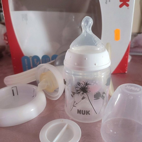 Handheld Breast Pump like new, convenient to use