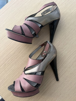 Topshop πολύχρωμα πέδιλα με λουράκια σε πλατφόρμα και ψηλό τακούνι, νούμερο 39