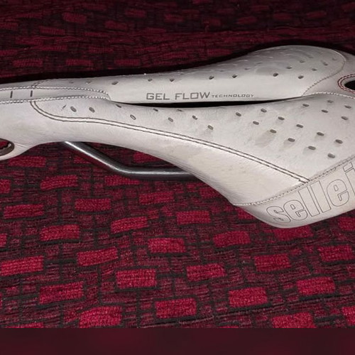 Selle Italia Max Flite Gel Flow saddle used, titanium, gel technology