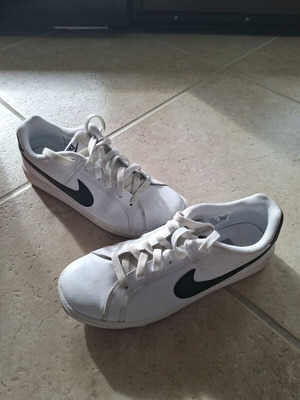 Nike Court Royale μεταχειρισμένα sneakers νούμερο 40 μαύρο και άσπρο