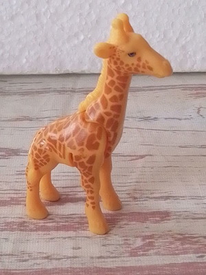 Kinder figure Giraffe Natoons Animals like new