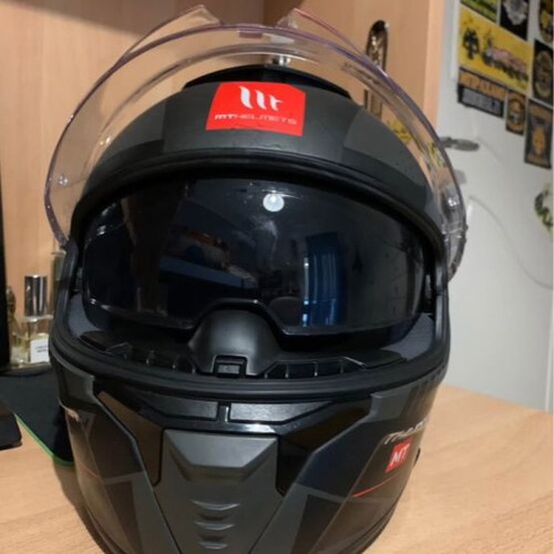 MT Thunder 4 helmet like new