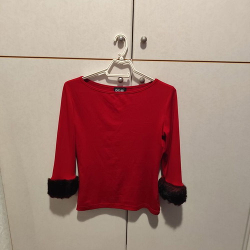 BSB blouse used red with fur details on cuffs