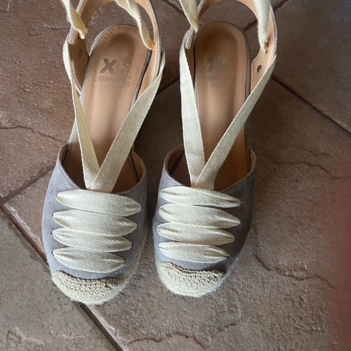 Xti espadrilles size 40 like new, white and beige platform sandals