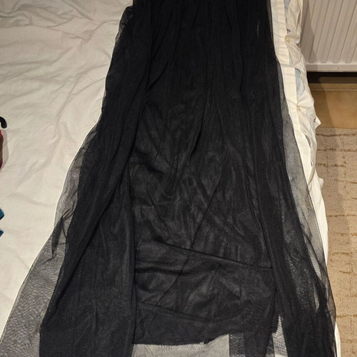BSB long tulle skirt size medium like new, black